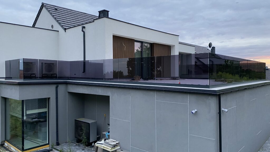 Balustrady szklane na listwie aluminiowej, szkło grafitowe Kraków