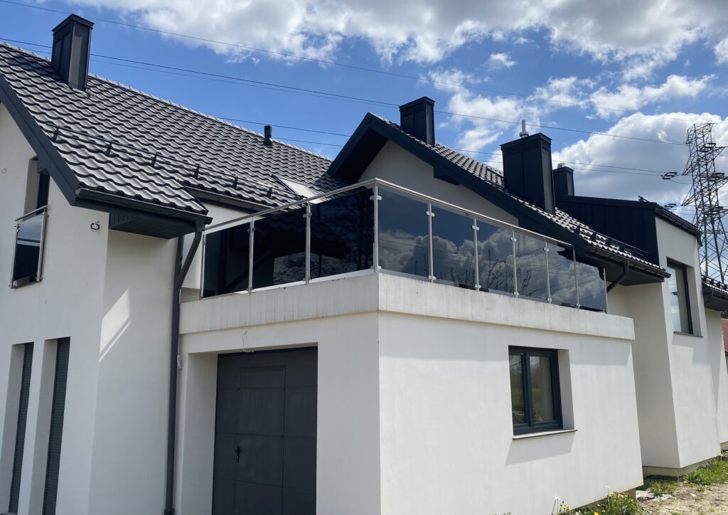 Ekskluzywne balustrady z czarnego szkła hartowanego VSG ESG Nowy Sącz – bezpieczne szkło nieprzezierne, cena z montażem