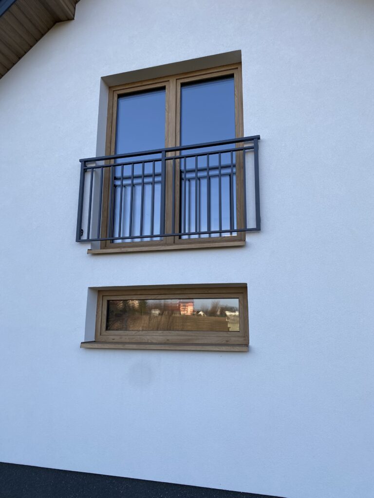 Nowoczesne nierdzewne okna francuskie ze stali INOX Kraków od Insteelglass – bezpieczne balustrady portfenetr na wymiar