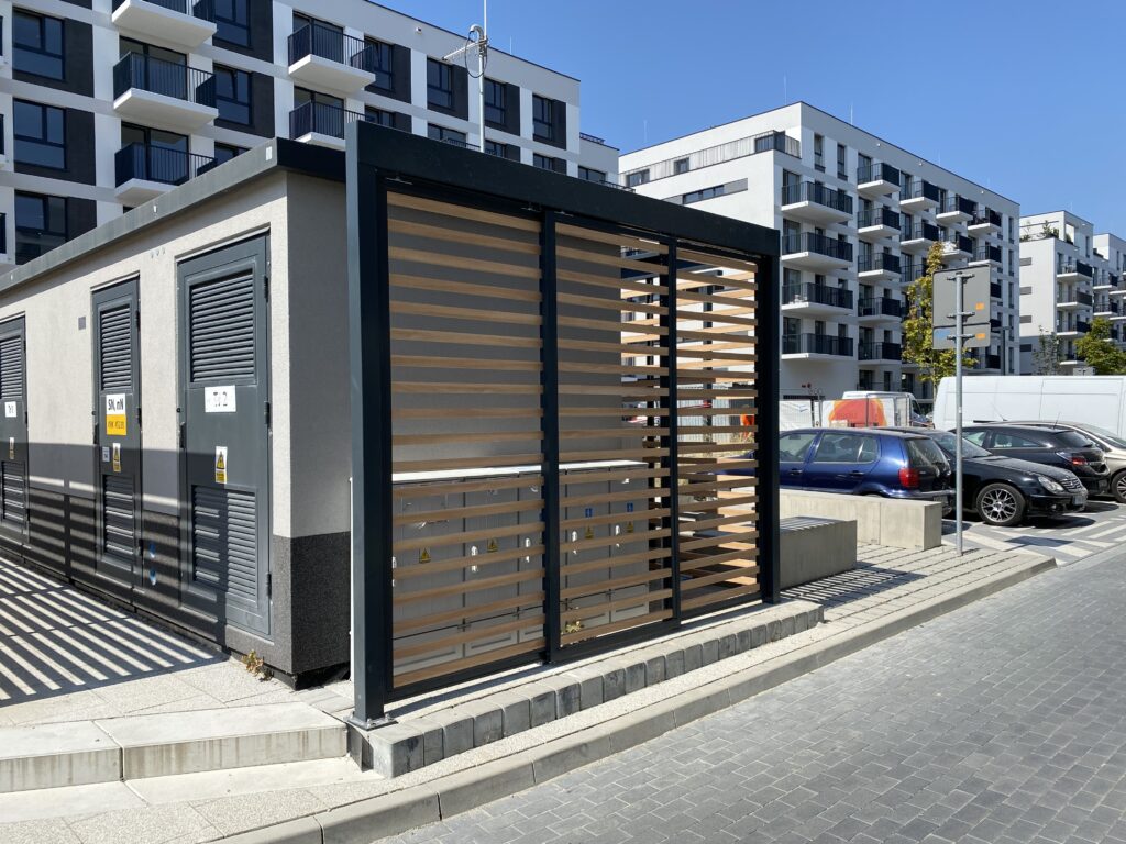 Stylowy carport tarasowy i obudowa przydomowej elektrowni fotowoltaicznej, wycena konstrukcji na wymiar