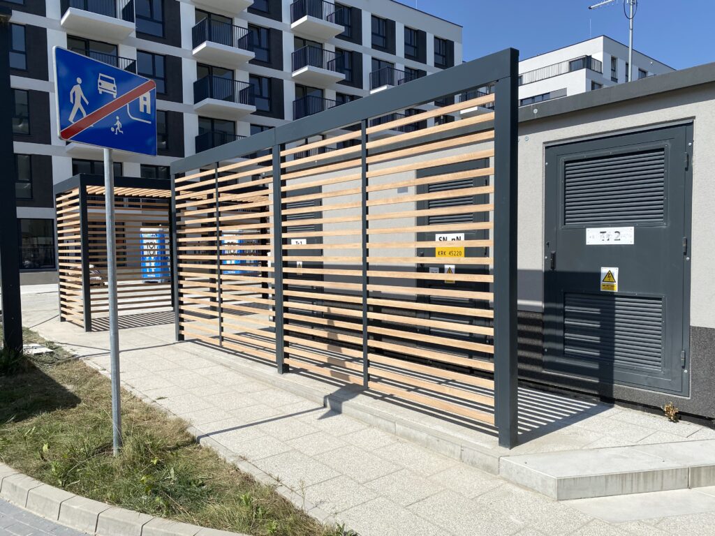 Zadaszenie tarasu z paneli dwustronnych Bifacial typu szkło-szkło, nowoczesna konstrukcja metalowa Insteelglass